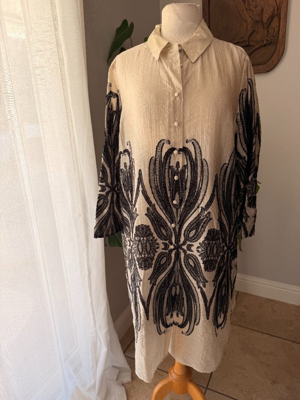 Chico's Travelers Embroidered Shimmer Topper Jacket Size 2 NWT